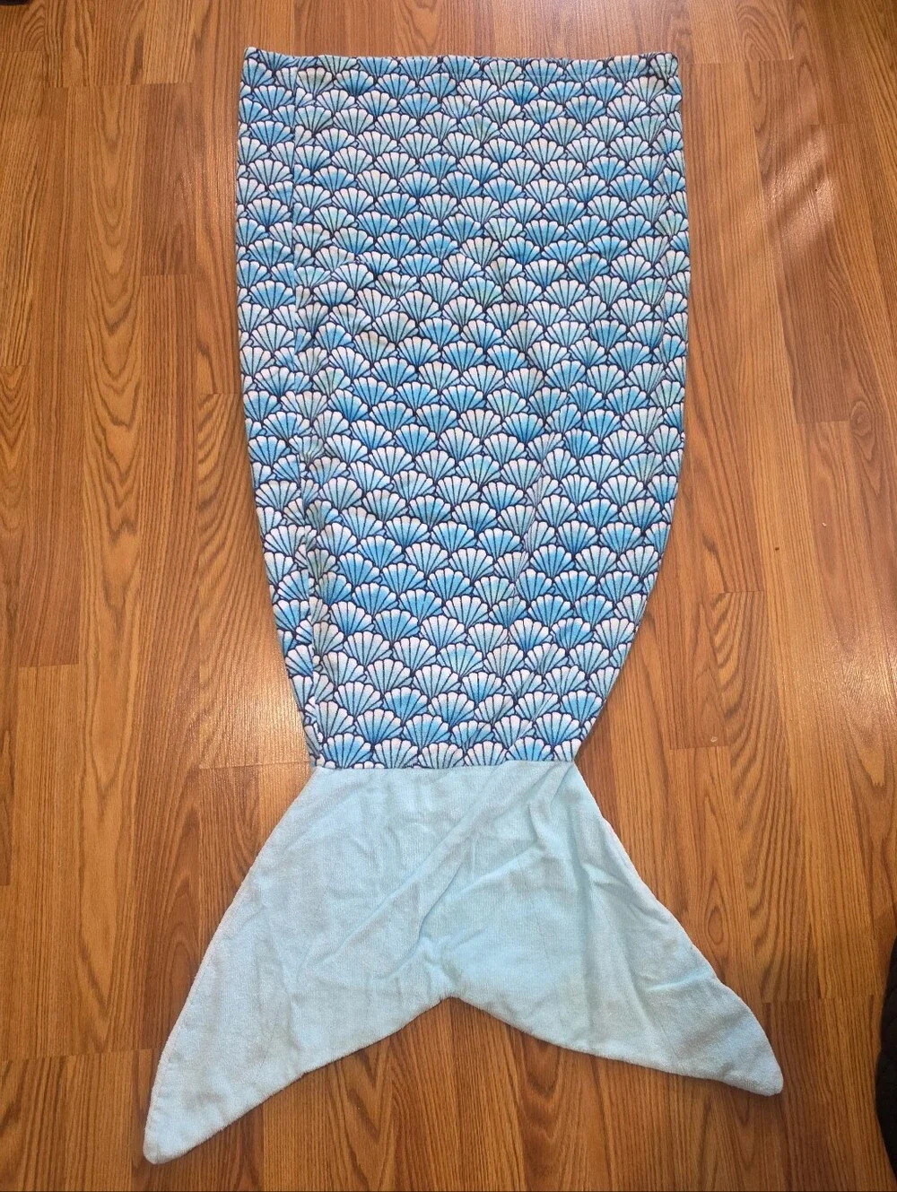 JUSTICE Mermaid Tail Climb In Wrap Turquoise Shell Beach Towel Blanket *EUC*